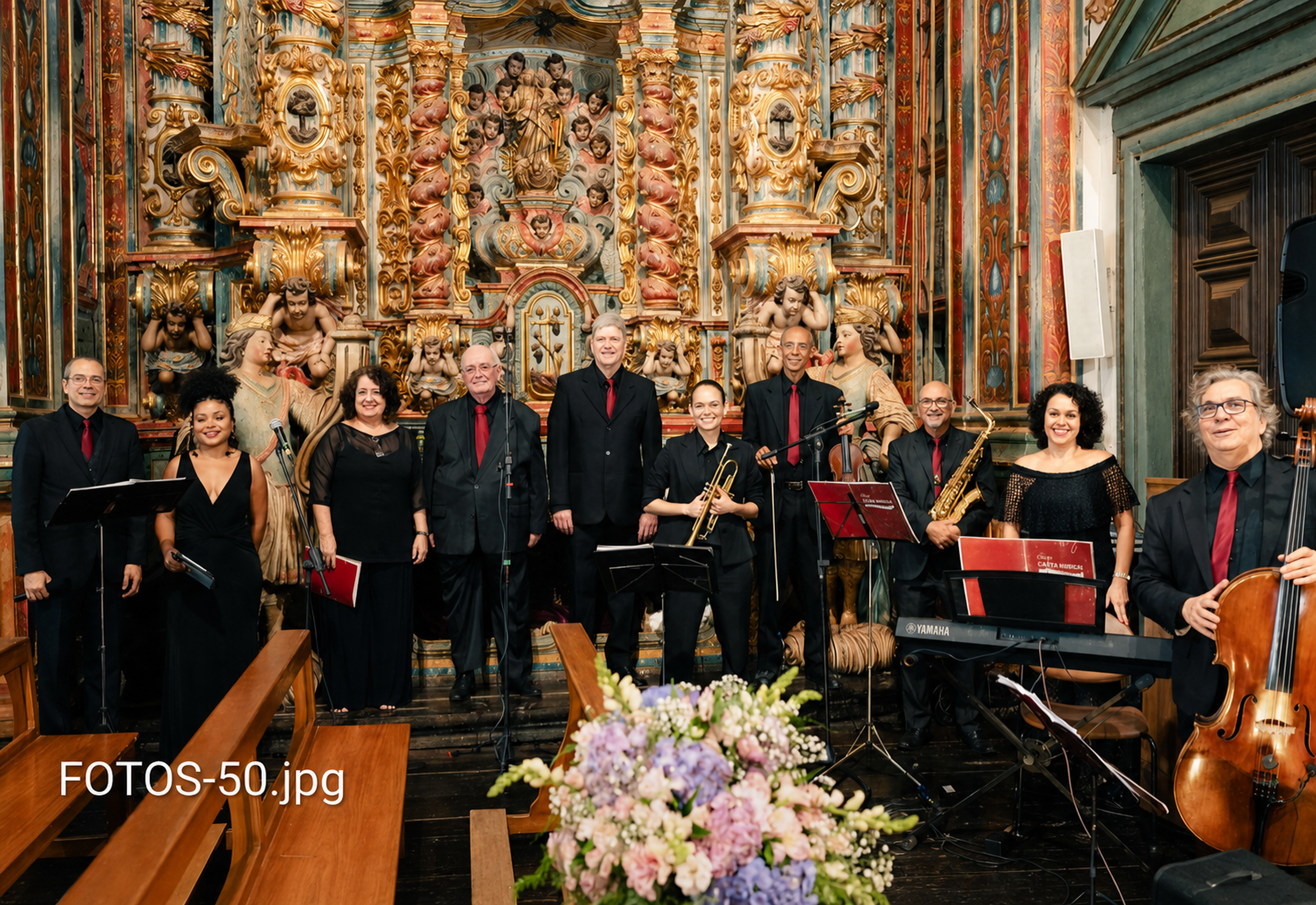 Grupo Valéria Barbosa em apresentação religiosa